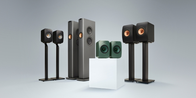 KEF Lautsprecher-Serie mit Regal- und Standlautsprechern in verschiedenen Farbvarianten